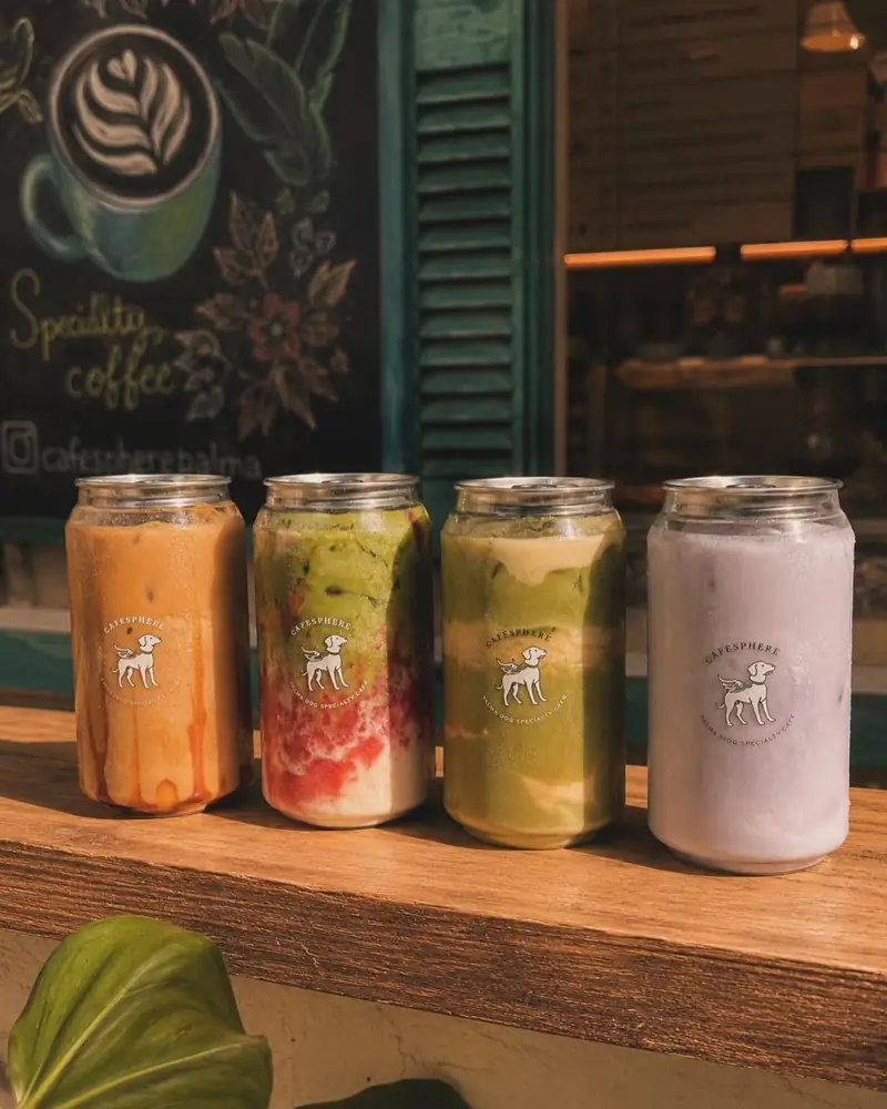Las cuatro latas Cafésphère sobre la barra